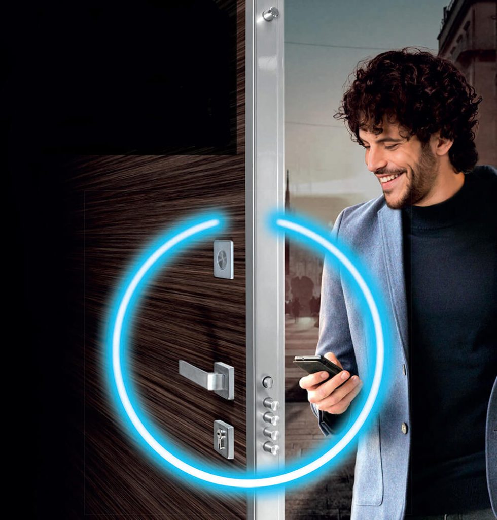 Seguridad en Instalaciones de Puertas Automáticas: Guía Completa y Accesorios Esenciales 4 Cerraduras con acceso automatizado